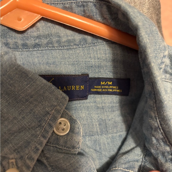 Button down - Picture 2 of 3